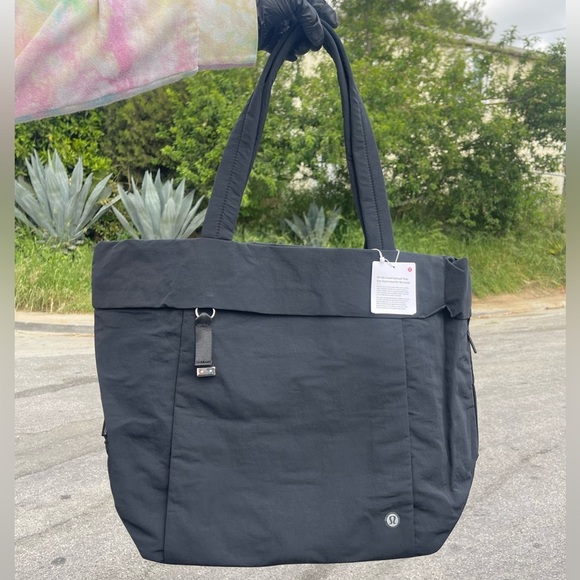 NWT lululemon on my level carryall tote bag - Picture 2 of 7